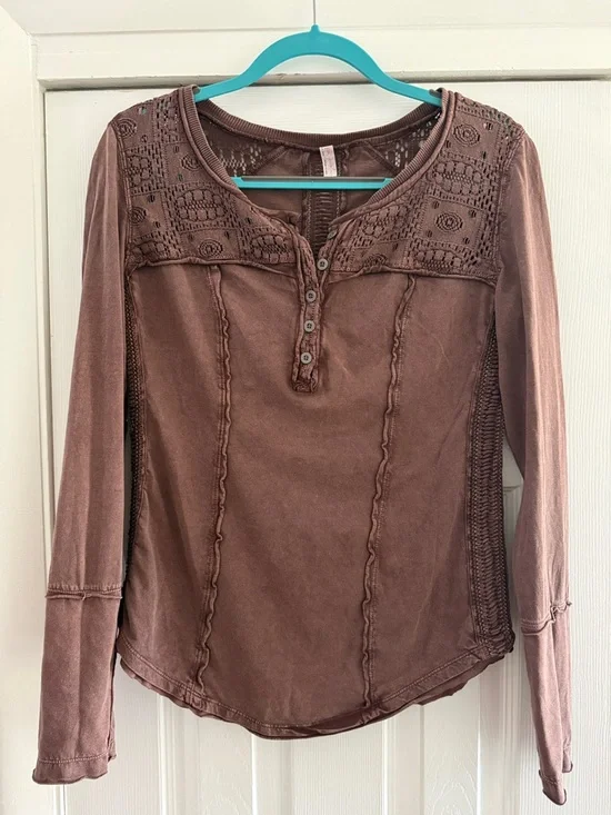 ๐ค Free People Brown Crochet Yoke Henley Long Sleeve Top ๐ค - Picture 1 of 1
